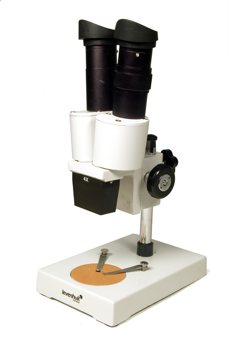 a képen:  Levenhuk 2ST mikroszkóp