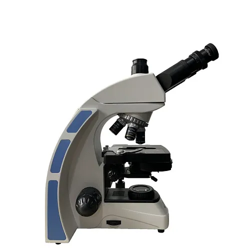 a fényképen:  Levenhuk MED D45T LCD digitális trinokuláris mikroszkóp