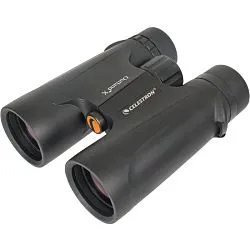 a fényképen:  Celestron Outland X 8x42 kétszemes távcső