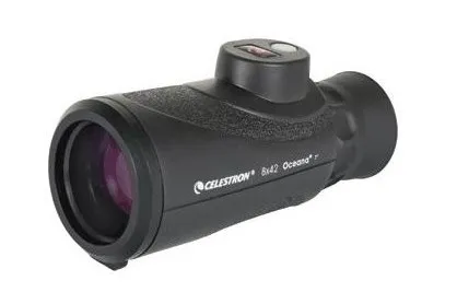 a fényképen:  Celestron Oceana 8x42 egyszemes távcső