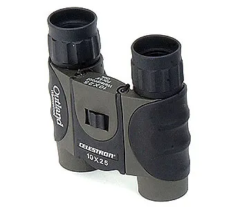 a fotón:  Celestron Outland X 10x25 kétszemes távcső