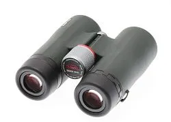 a fényképen:  Kowa BD 8x42 XD Prominar kétszemes távcső