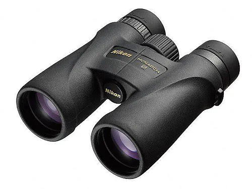 a képen:  Nikon Monarch 5 8x42 kétszemes távcső