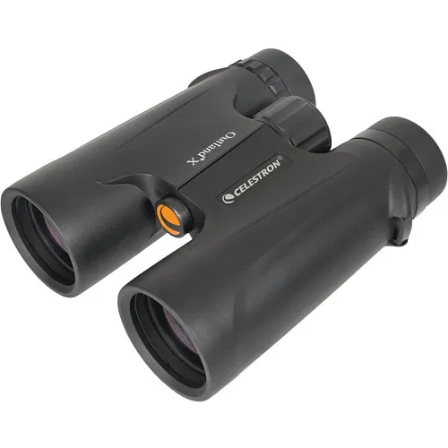 a fényképen:  Celestron Outland X 10x42 kétszemes távcső