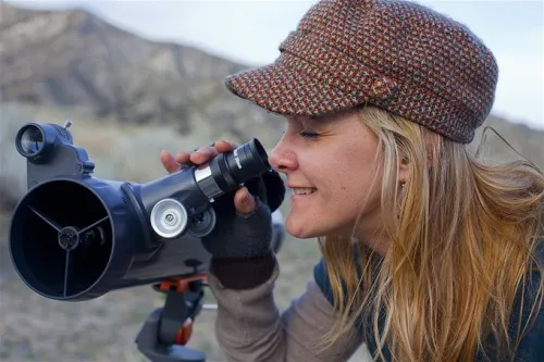 a fényképen:  Celestron AstroMaster LT 76 AZ teleszkóp,  6