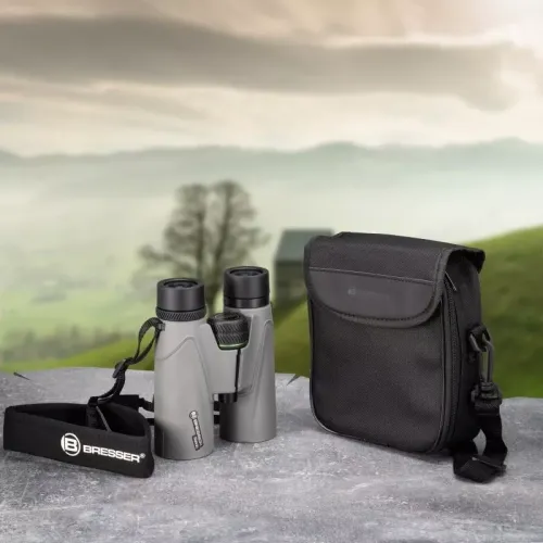 a fotón:  Bresser Travel 8x42 kétszemes távcső,  2