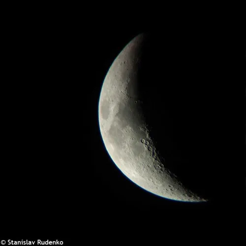 a képen:  Sky-Watcher BK 707AZ2 Telescope,  14