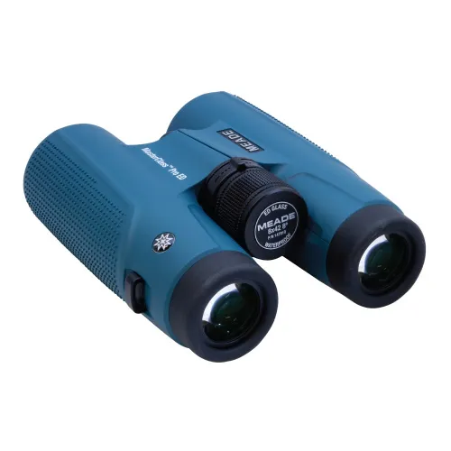 a fotón:  Meade MasterClass Pro ED 8x42 kétszemes távcsövek,  2