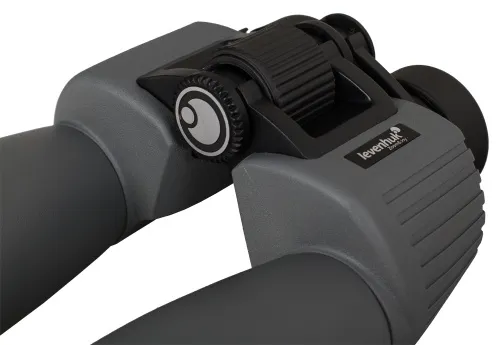 a fényképen:  Levenhuk Sherman PLUS 10x50 kétszemes távcső,  4