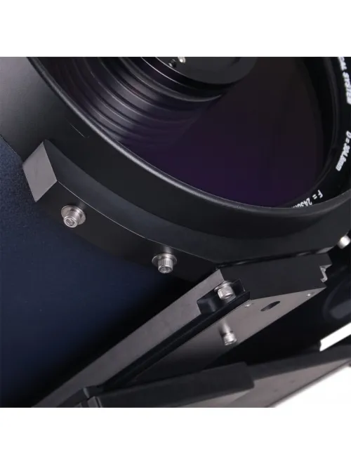 a fényképen:  Meade 12"-os, F/8-as továbbfejlesztett kómahibamentes optikai tubusszerelvény,  3