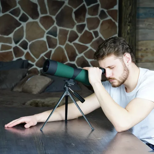 a fotón:  Levenhuk Blaze BASE 60 figyelőtávcső,  18