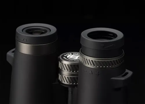 a fényképen:  Bresser Condor UR 8x56 kétszemes távcső,  2