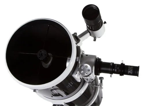 a fényképen:  Sky-Watcher BKP 2001HEQ5 SynScan GoTo teleszkóp,  15