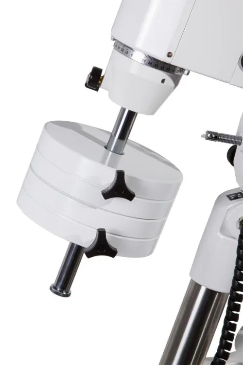 a fényképen:  Sky-Watcher BKP 2001HEQ5 SynScan GoTo teleszkóp,  11