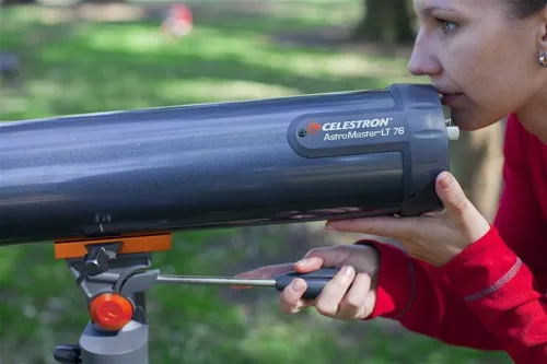 a fényképen:  Celestron AstroMaster LT 76 AZ teleszkóp,  4