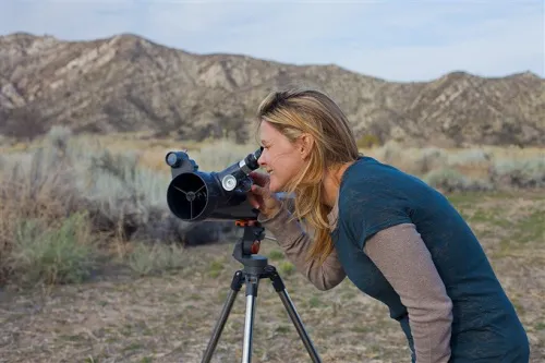 a fényképen:  Celestron AstroMaster LT 76 AZ teleszkóp,  7