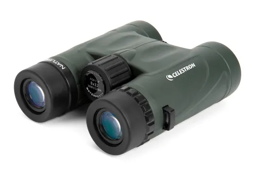 a fotón:  Celestron Nature DX 8x32 kétszemes távcső,  3