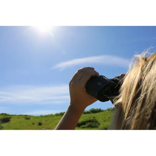 a fotón:  Meade EclipseView 10x50 kétszemes távcső,  2