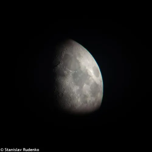 a képen:  Sky-Watcher BK 707AZ2 Telescope,  13