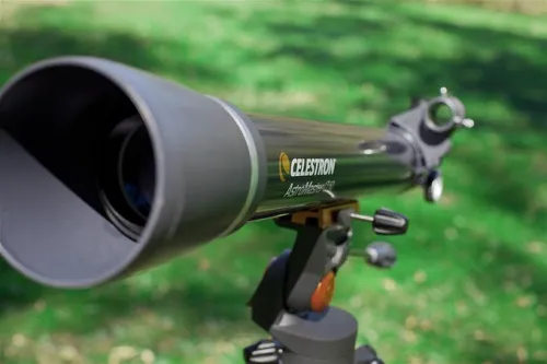 a képen:  Celestron AstroMaster LT 60 AZ teleszkóp,  2
