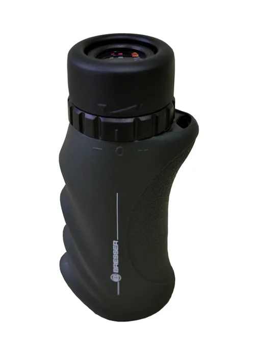 a fotón:  Bresser Condor 10x25 egyszemes távcső,  2