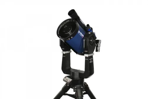 a fotón:  Meade LX600 10"-os, F/8 rekesznyílású ACF teleszkóp,  8