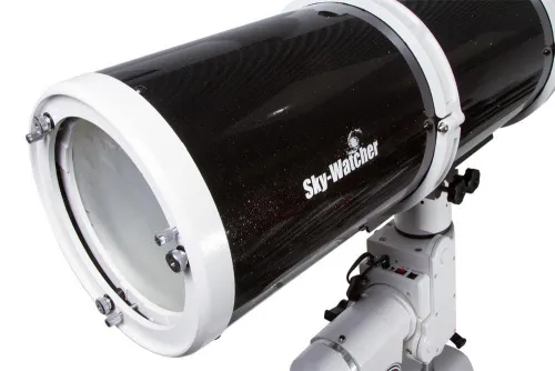 a fényképen:  Sky-Watcher BKP 2001HEQ5 SynScan GoTo teleszkóp,  14