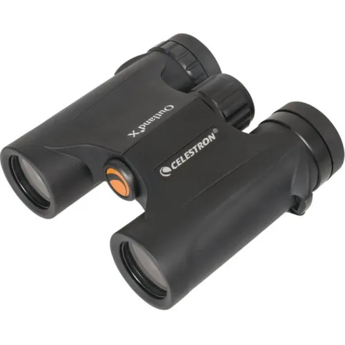 a fotón:  Celestron Outland X 10x25 kétszemes távcső,  2